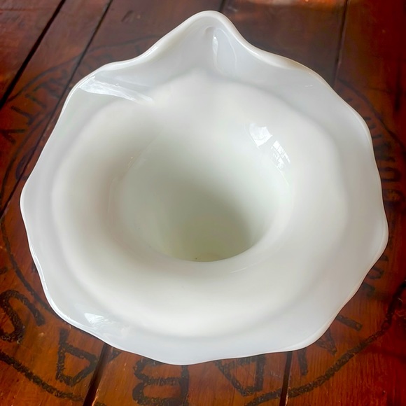 Vintage Jack in the Pulpit Milk Glass Vase - Picture 4 of 5